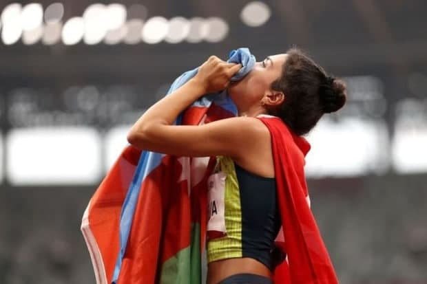 Nazirliyin mətbuat katibi Tokioda qızıl medal alan qardaşı qızından danışdı - FOTO