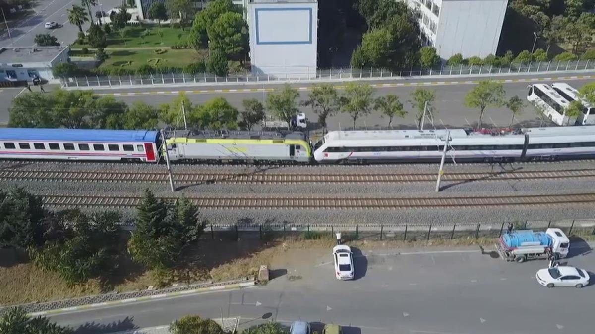 Türkiyədə sərnişin qatarı qəzaya uğradı, yaralananlar var - VİDEO