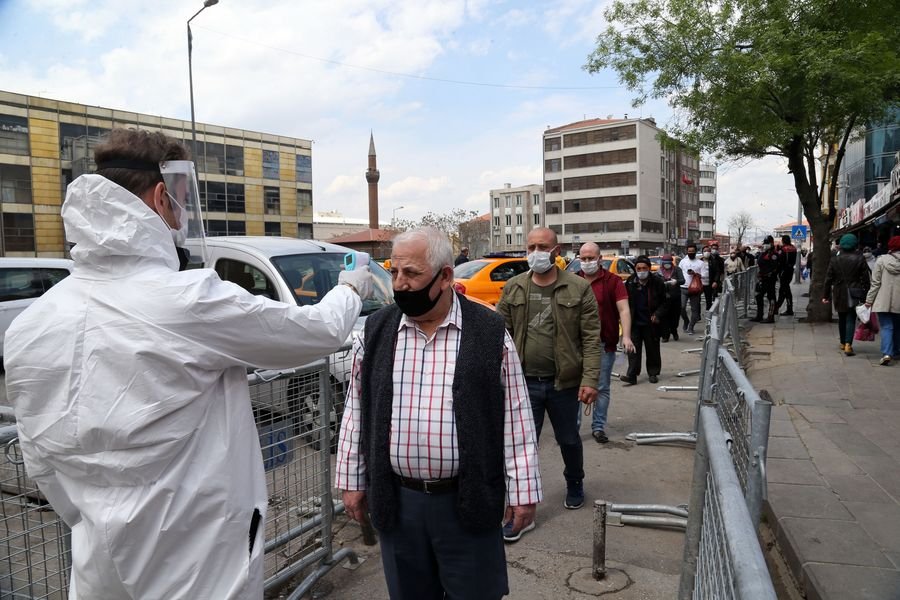 Türkiyədə daha 243 nəfər koronavirusdan öldü