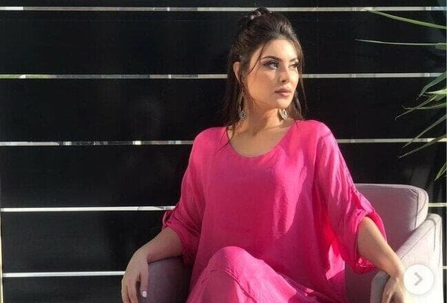 Azərbaycanlı müğənni görünüşü ilə HEYRAN ETDİ - FOTO Azərbaycanlı müğənni görünüşü ilə HEYRAN ETDİ - FOTO