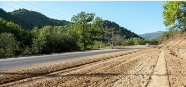 Ermənistan İran TIR-ları üçün cənubda təcili yol çəkir Ermənistan İran TIR-ları üçün cənubda təcili yol çəkir