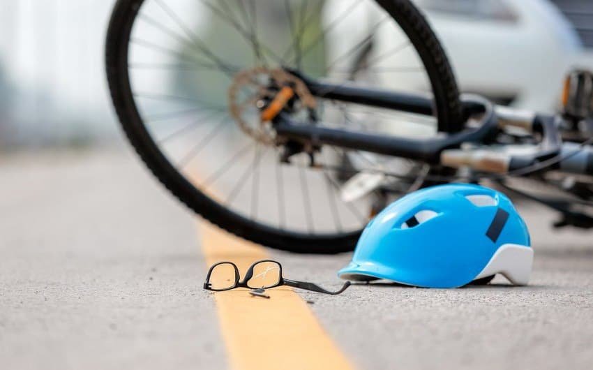 Bakıda elektrovoz velosipedçini vurdu