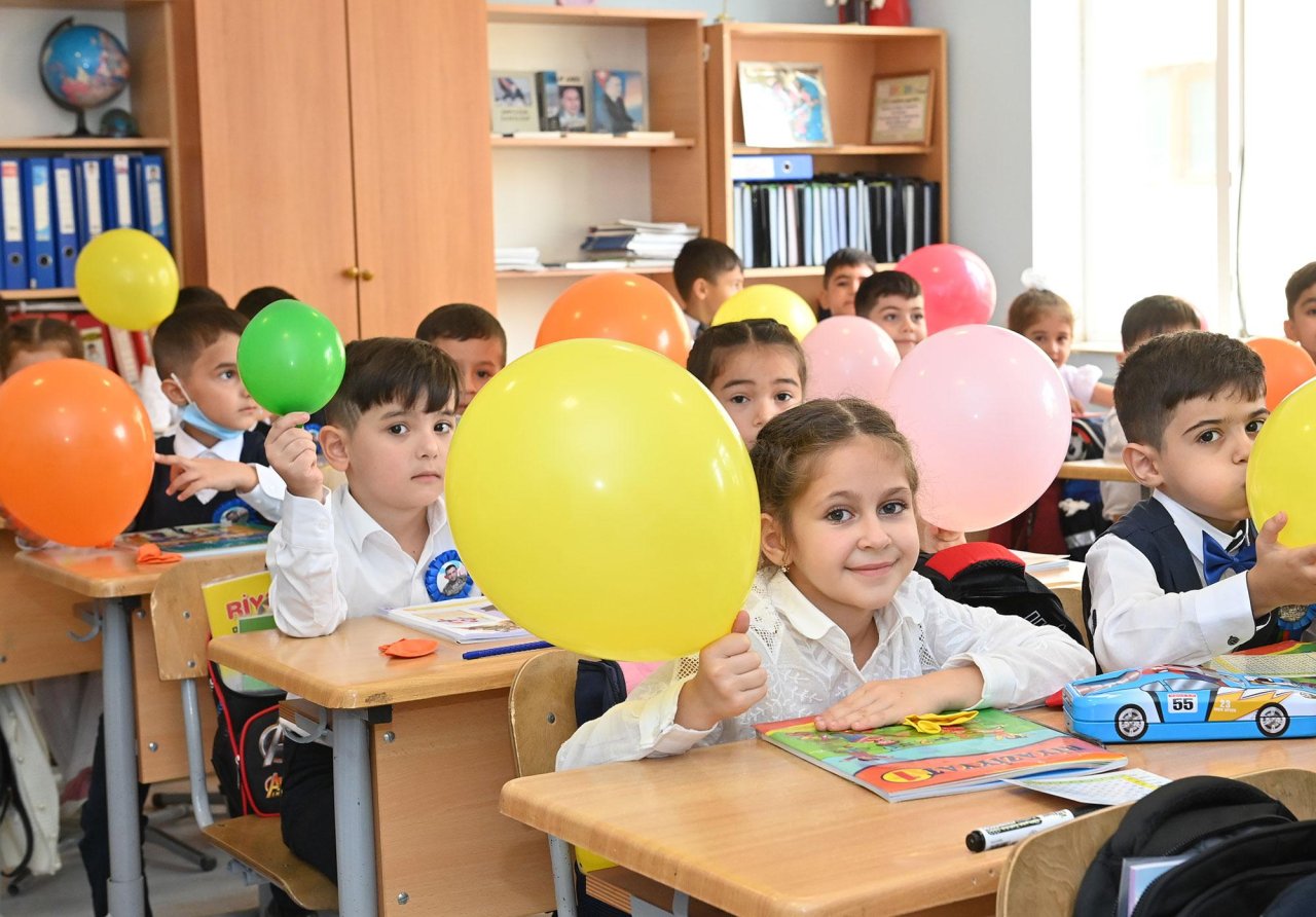 Azərbaycanda 45 minə yaxın şagirdə pulsuz məktəbli ləvazimatı PAYLANDI - FOTO 