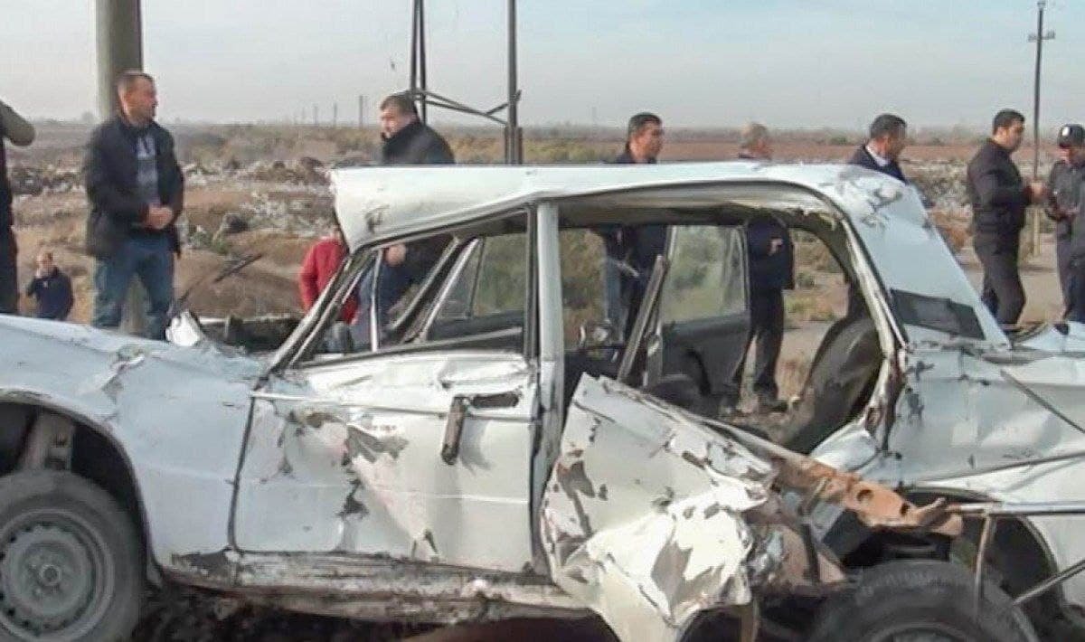 Vaqon dəmir yolundan açılıb maşına çırpıldı