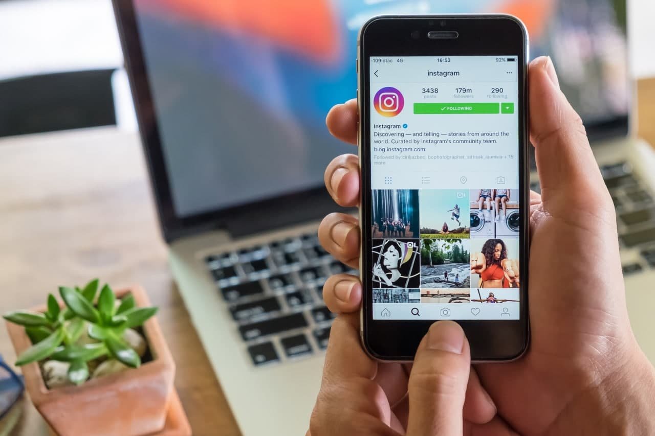 “Instagram” gənclərin intiharında ittiham olundu – “Facebook” geri çəkildi