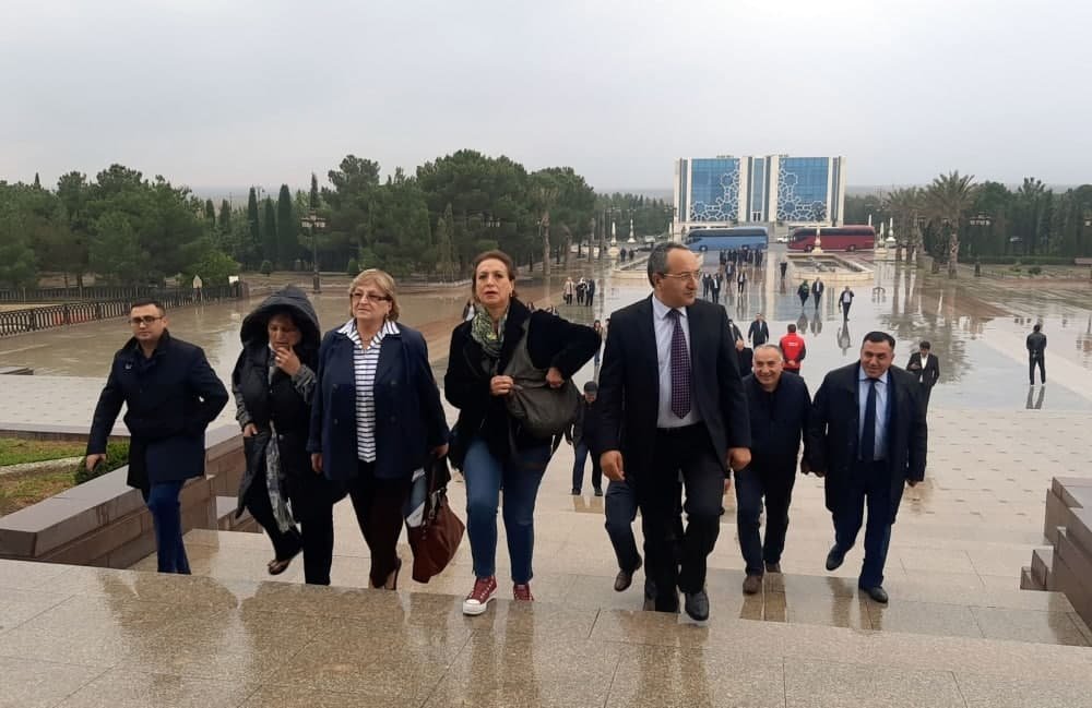 QHT nümayəndələri Nizami Gəncəvinin məqbərəsini ziyarət etdilər - FOTO