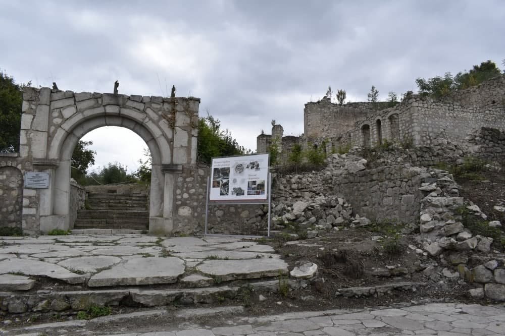 Şuşada Üzeyir Hacıbəylinin erməni vandalizminə MƏRUZ QALAN EVİ - FOTO