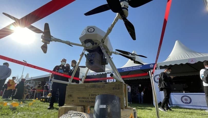 Festivalda dünyanın ilk lazer silahlı dronu diqqət çəkdi - VİDEO