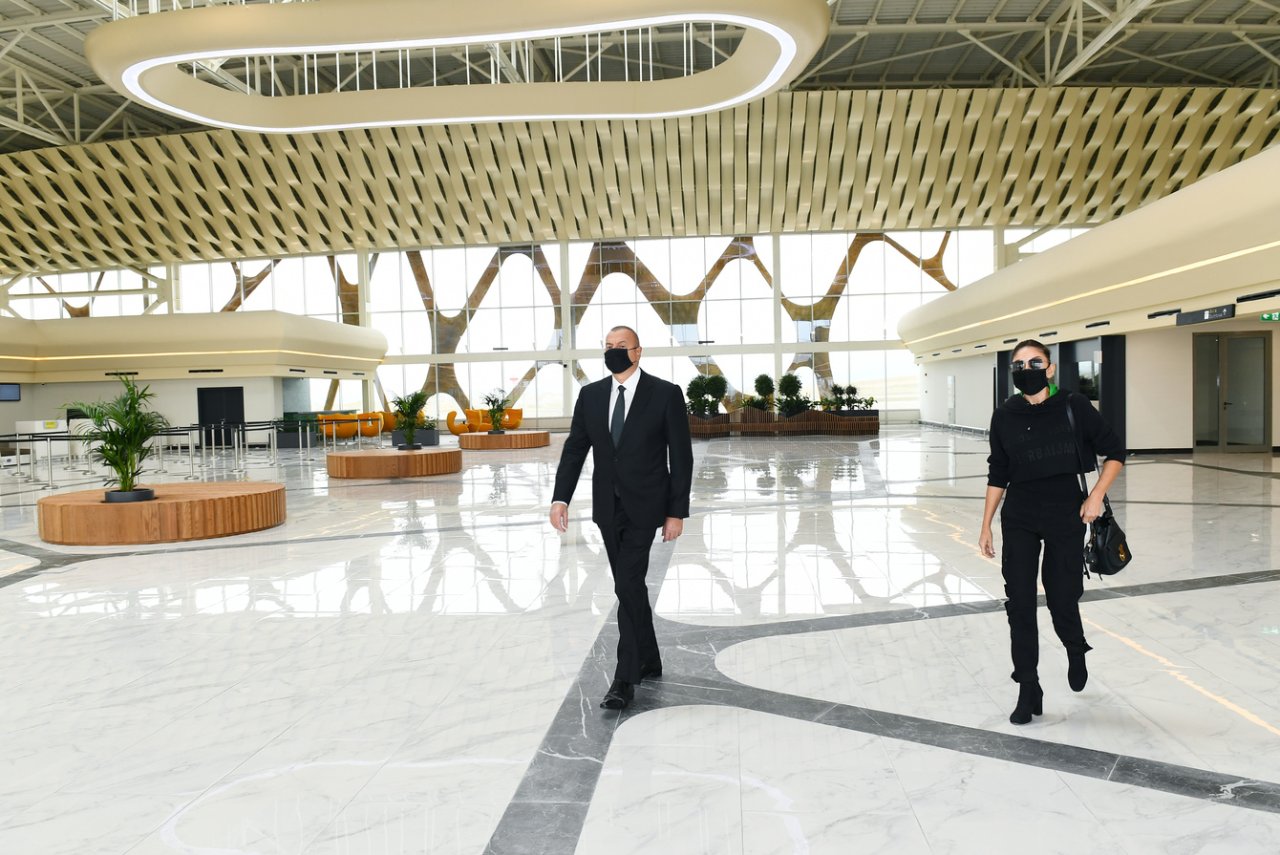 İlham Əliyev və birinci xanım Füzuli Beynəlxalq Hava Limanında yaradılan şəraitlə tanış oldu
