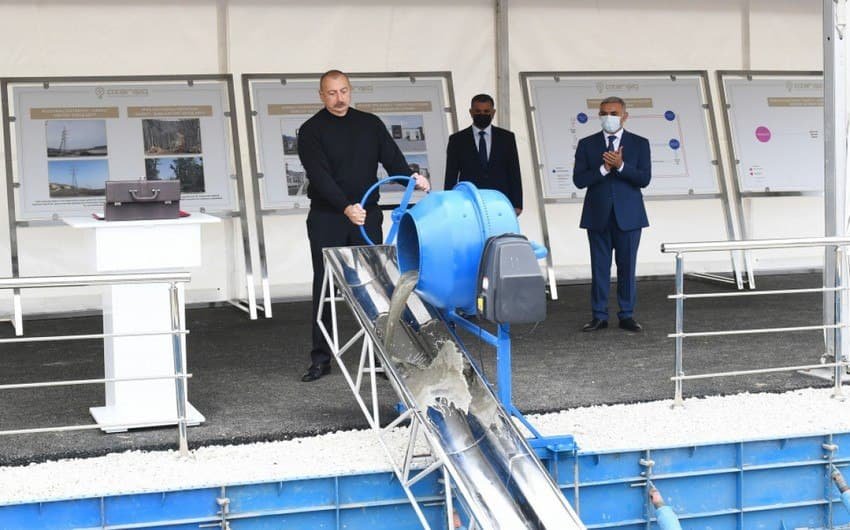 İlham Əliyev Rəqəmsal Yarımstansiya İdarəetmə Mərkəzinin təməlqoymasında iştirak etdi - FOTO 