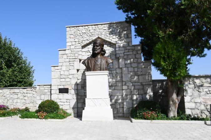 Şuşada Molla Pənah Vaqifin büstü qoyuldu - FOTO