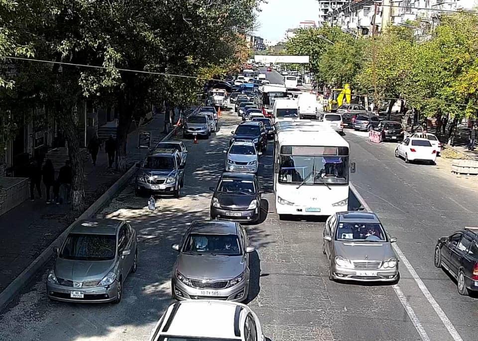 Bakıda tuneldə qəza, sıxlıq yarandı - FOTO 