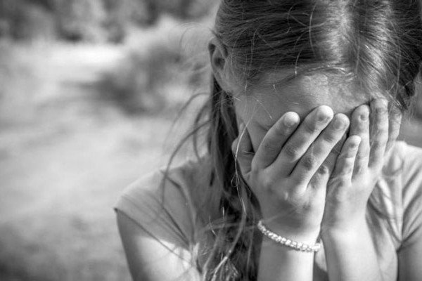 Azərbaycanda 35 yaşlı kişi məktəblini zorlamaq istədi, qonşular mane oldu - TƏFƏRRÜAT