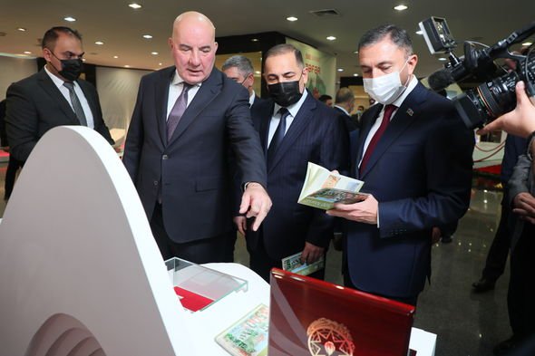Mərkəzi Bankda xatirə pul nişanları təqdim edildi - FOTO