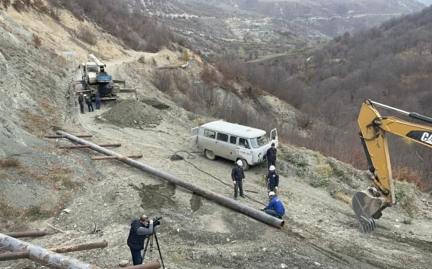 Kəlbəcərə elektrik xəttlərinin çəkilişi yekunlaşır - FOTO - foto 1