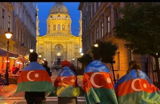 Budapeştdəki azərbaycanlı tələbələr Zəfər Gününü belə qeyd etdilər - VİDEO