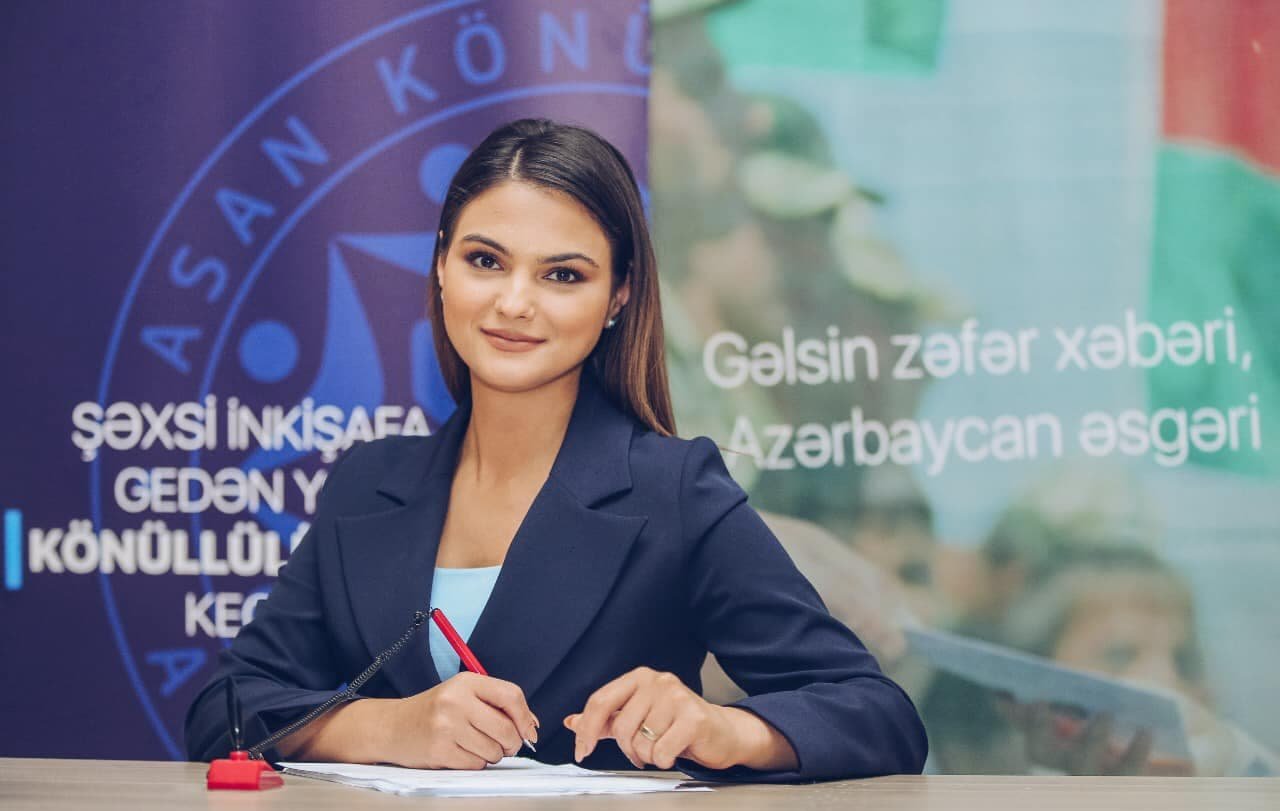 Zəfər konsertində yıxılan aparıcının qolu sındı - FOTO