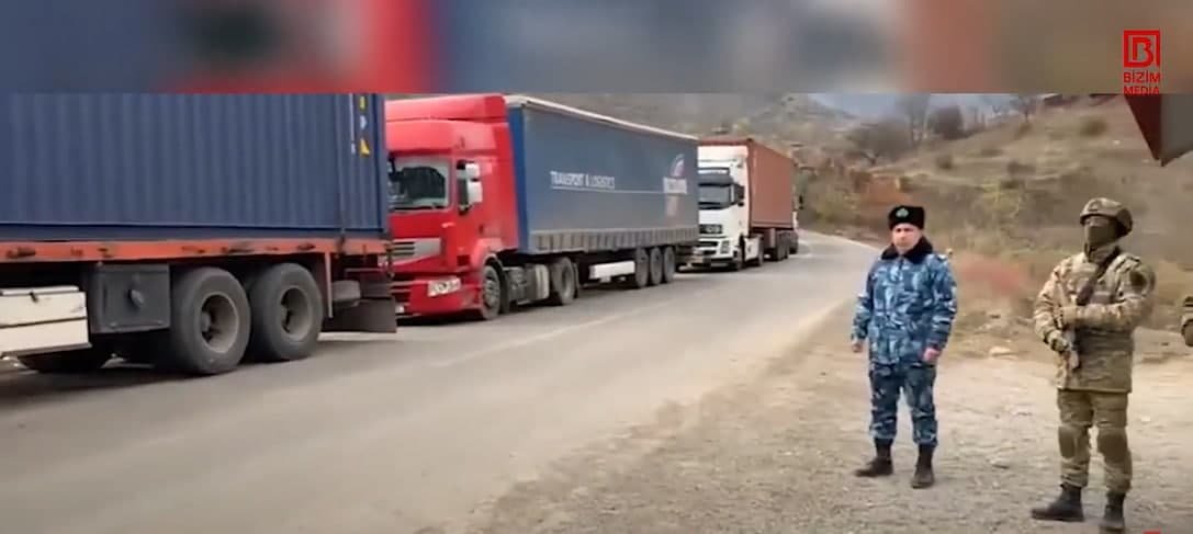 İran maşınları Azərbaycan gömrük postundan keçmək üçün belə növbəyə düzüldü - VİDEO İran maşınları Azərbaycan gömrük postundan keçmək üçün belə növbəyə düzüldü - VİDEO