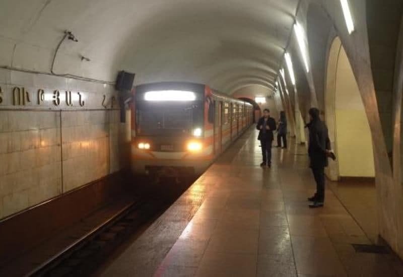 Paşinyana etiraz edənlər İrəvan metrosunu iflic etdi - VİDEO