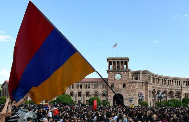 İrəvanda “Xalq, oyan!” çağırışı ilə küçələr bağlandı – Paşinyana növbəti ETİRAZ