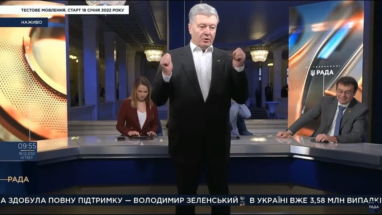 Poroşenko canlı yayımda studiyaya girdi – Aləm qarışdı – VİDEO - foto 1