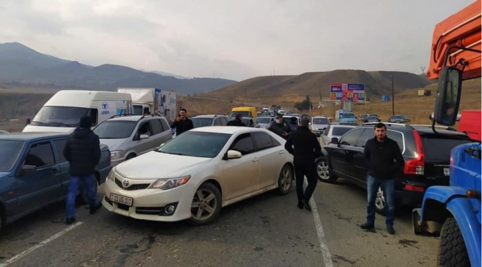 Ermənilər Zvartnots hava limanına gedən yolu bağladılar – SƏBƏB Ermənilər Zvartnots hava limanına gedən yolu bağladılar – SƏBƏB