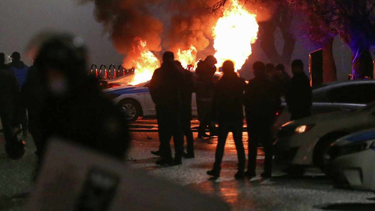 Qazaxıstandakı ixtişaşlarda 8 polis öldürüldü - 317 yaralı var Qazaxıstandakı ixtişaşlarda 8 polis öldürüldü - 317 yaralı var