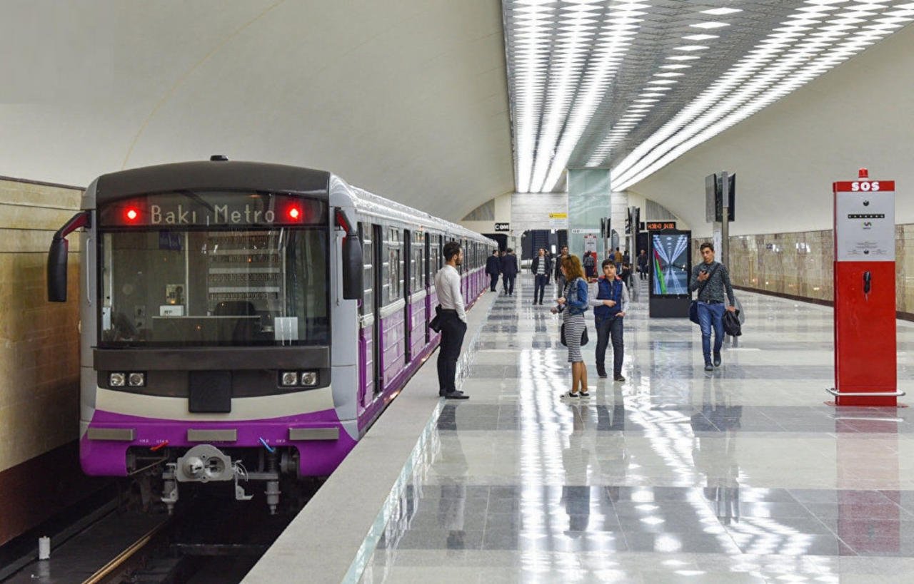 Metrodan istifadə edən sərnişinlərin sayı azaldı Metrodan istifadə edən sərnişinlərin sayı azaldı