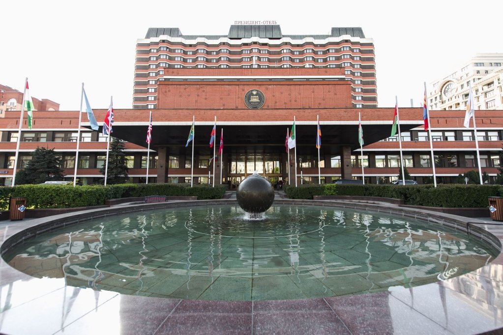 “Prezident - Otel”də iki erməni liftdən düşərək ölüb