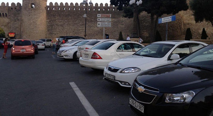 Azərbaycanda avtomobillərin parklanması müddəti 48 saata qədər uzadılır