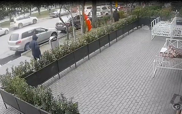 Bakıda Türkiyə bayrağına qarşı ÇİRKİN HƏRƏKƏT: Polis araşdırmaya başladı - VİDEO