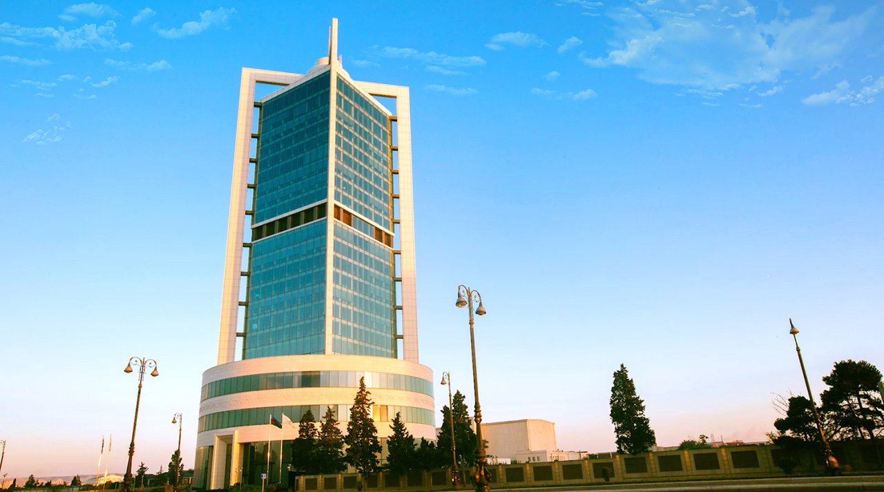 Neft Fondu dollar satışını artırdı 