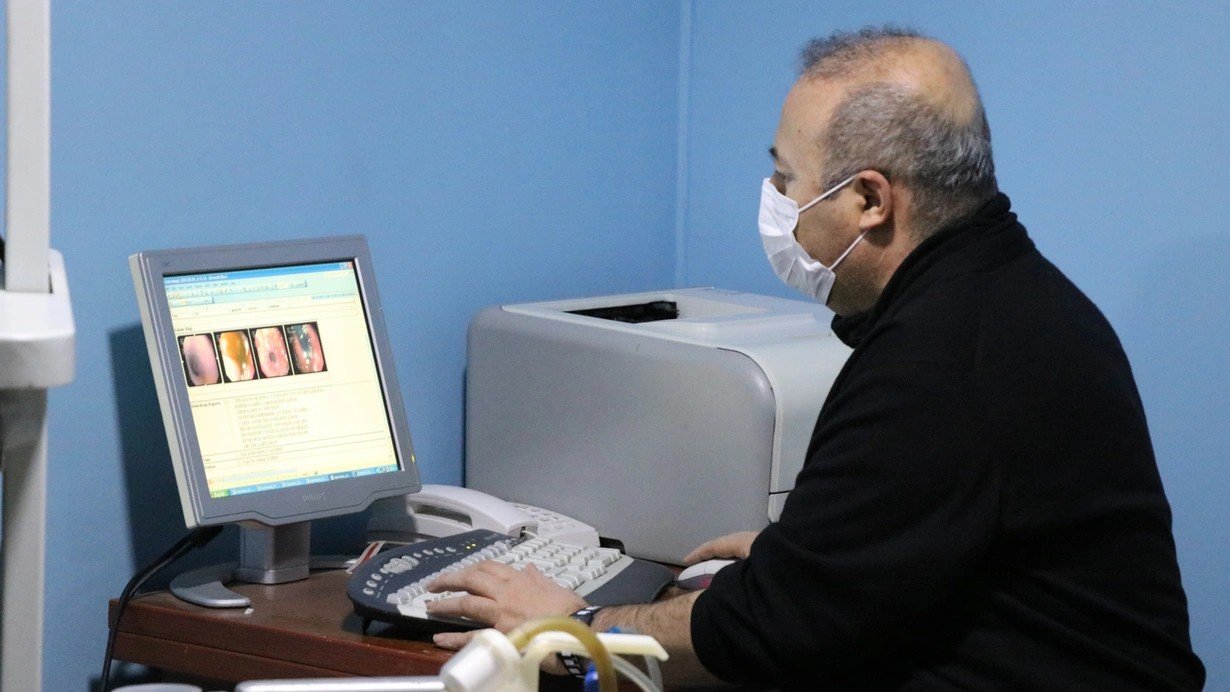 Mədəsindən 2 kiloya yaxın saç tükü çıxdı - FOTO - foto 1