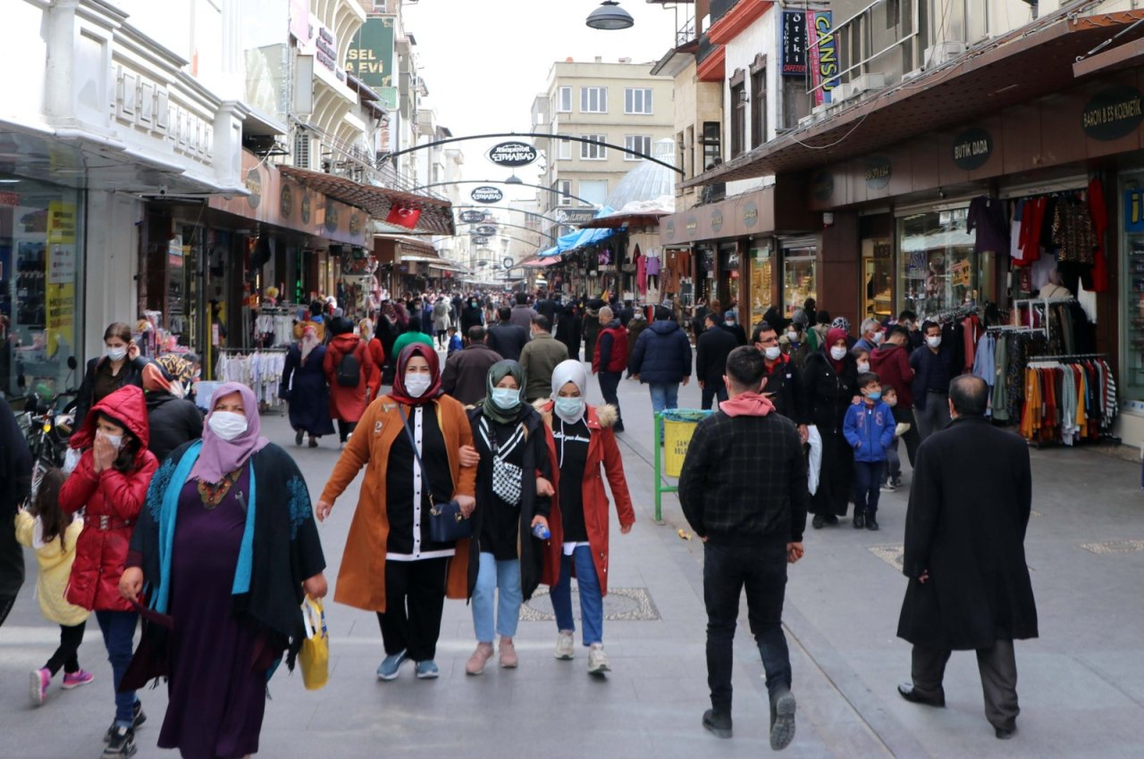 Türkiyədə daha 253 nəfər koronavirusdan vəfat etdi