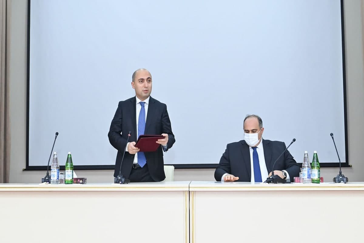 Yeni rektor kollektivə təqdim edildi