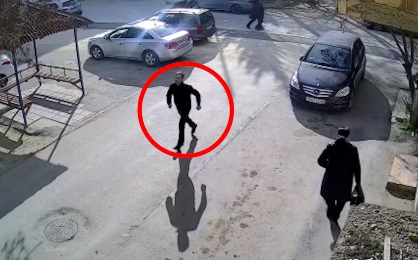 Bakıda özünü kuryer kimi təqdim edən şəxs evlərdən belə oğurluq etdi – VİDEO Bakıda özünü kuryer kimi təqdim edən şəxs evlərdən belə oğurluq etdi – VİDEO