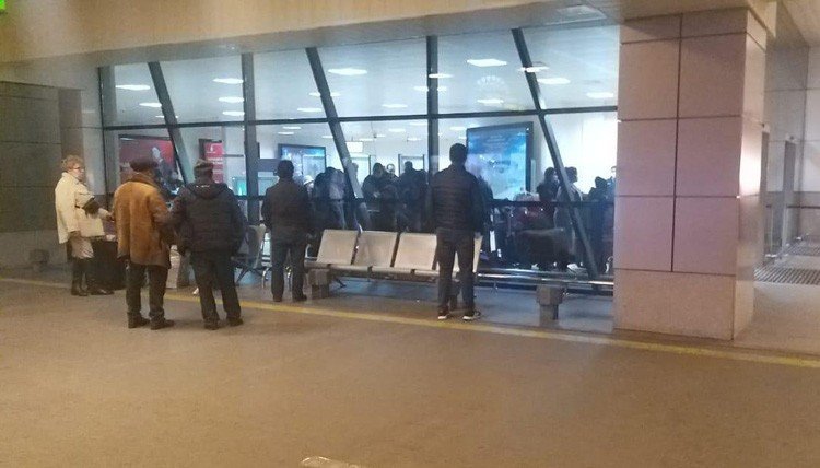 Ukraynada olan Azərbaycan vətəndaşlarının bir qismi Bakıya qayıtdı - FOTO Ukraynada olan Azərbaycan vətəndaşlarının bir qismi Bakıya qayıtdı - FOTO