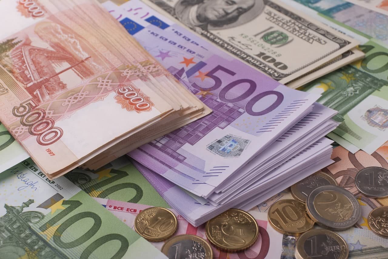 Rubl dollar və avro qarşısında çökdü - 5 faiz ucuzlaşma var