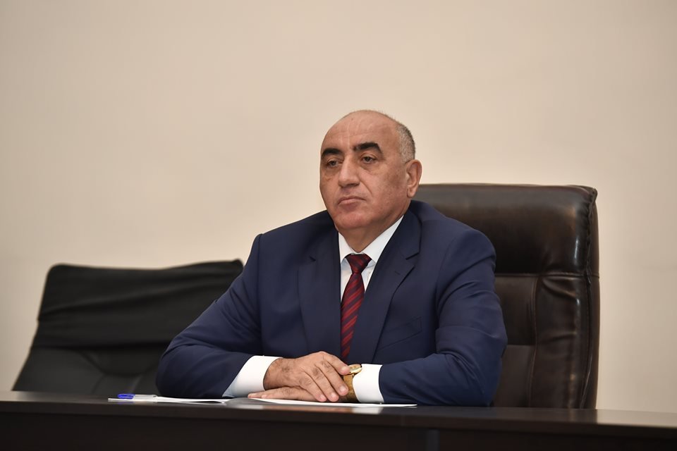 Həbsdə vəfat edən sabiq icra başçısının rüşvət tələb etdiyi şəxslərin SİYAHISI  