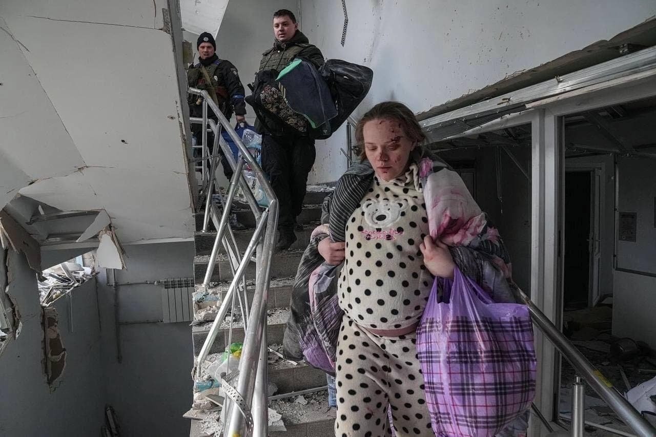 Doğum evinin bombalanması zamanı görüntülənən qadın bloger imiş - FOTO - foto 1