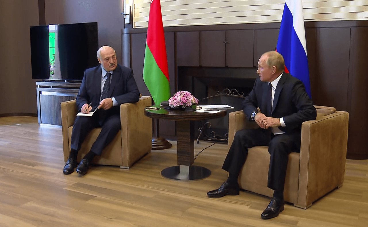 Putinlə Lukaşenkonun görüşü başladı