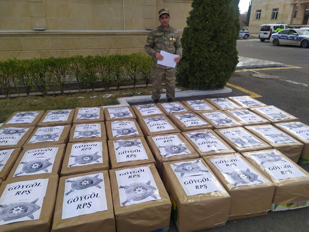 Göygöl polisi şəhid ailələrinə bayram sovqatları payladı – FOTO - foto 1