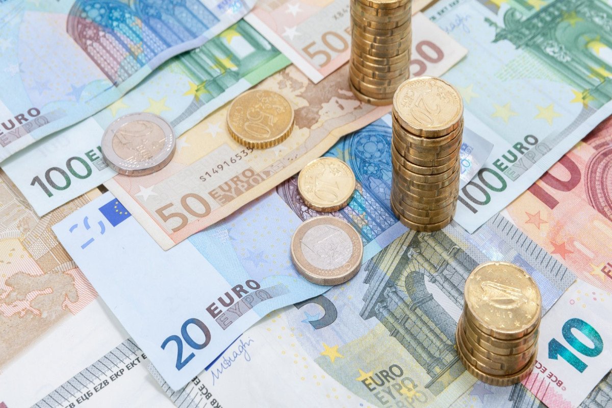 Əhalinin nağd avro alışı 23%-dək azaldı
