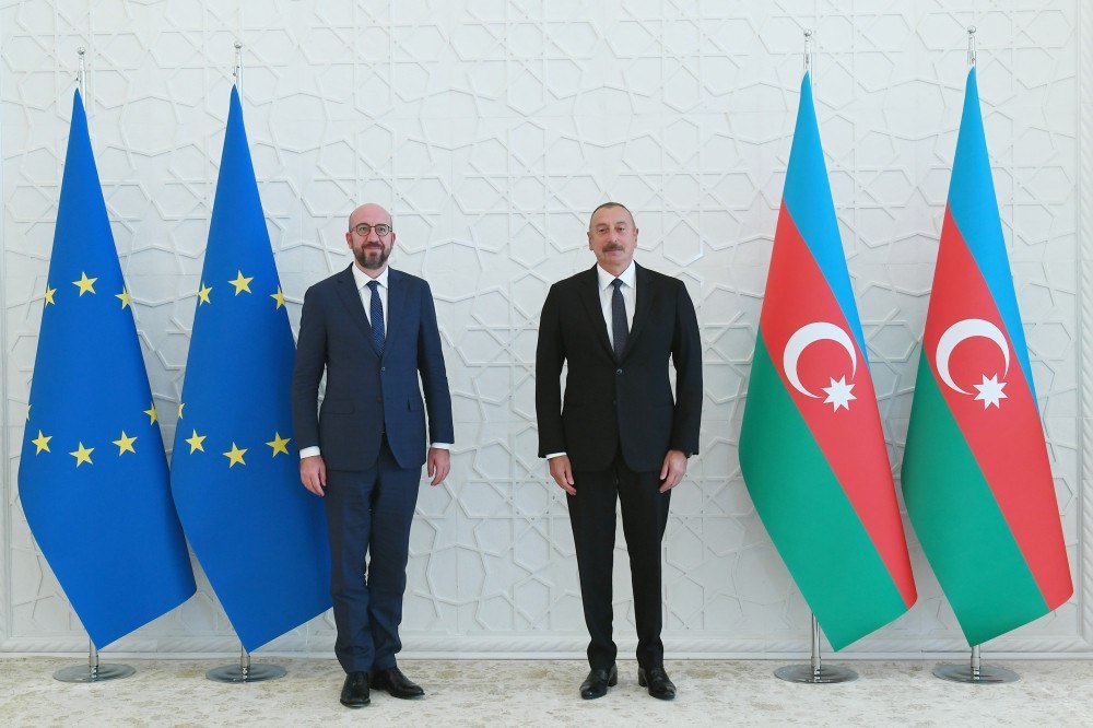 İlham Əliyev Şarl Mişeli təbrik etdi