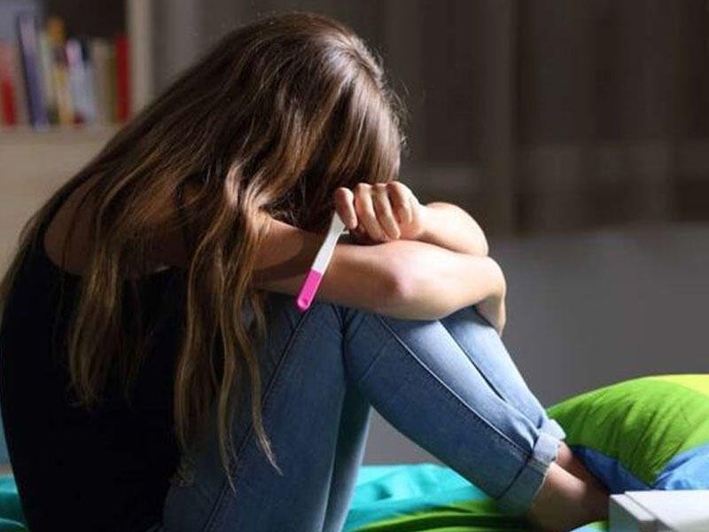 Azərbaycanda 16 yaşlı qız hamilə qaldı - EVDƏN QAÇIB Azərbaycanda 16 yaşlı qız hamilə qaldı - EVDƏN QAÇIB
