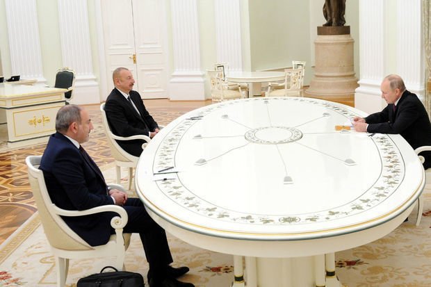 Putin İlham Əliyev və Paşinyanla Qarabağdakı vəziyyəti müzakirə etdi