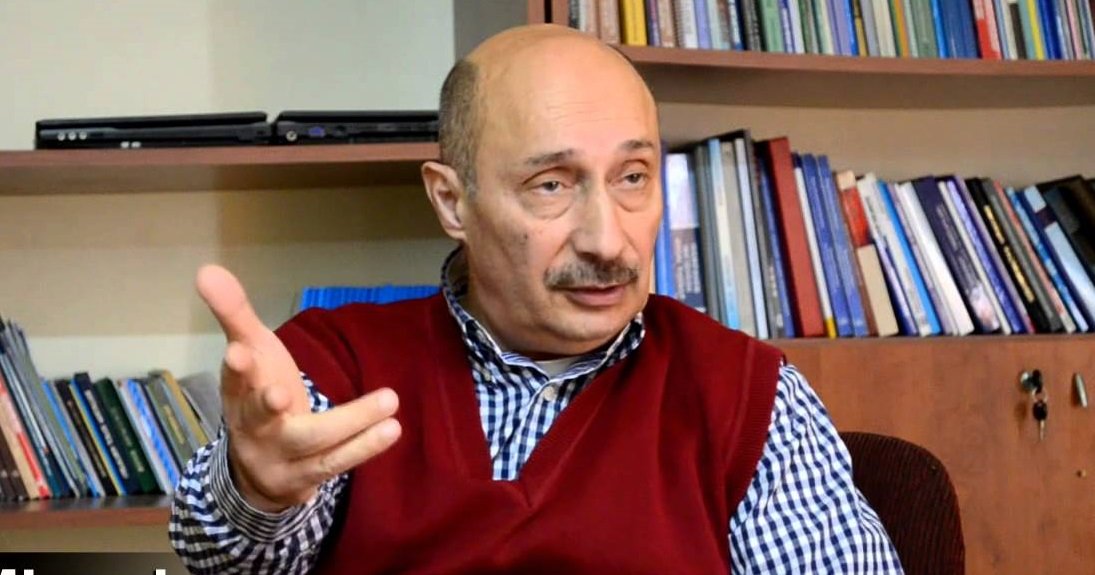 “Kreml vintləri biraz sıxmaq istəyir” – Zərdüşt Əlizadə