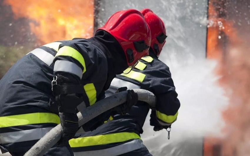 Bakıda ikimərtəbəli mağazada yanğın oldu
