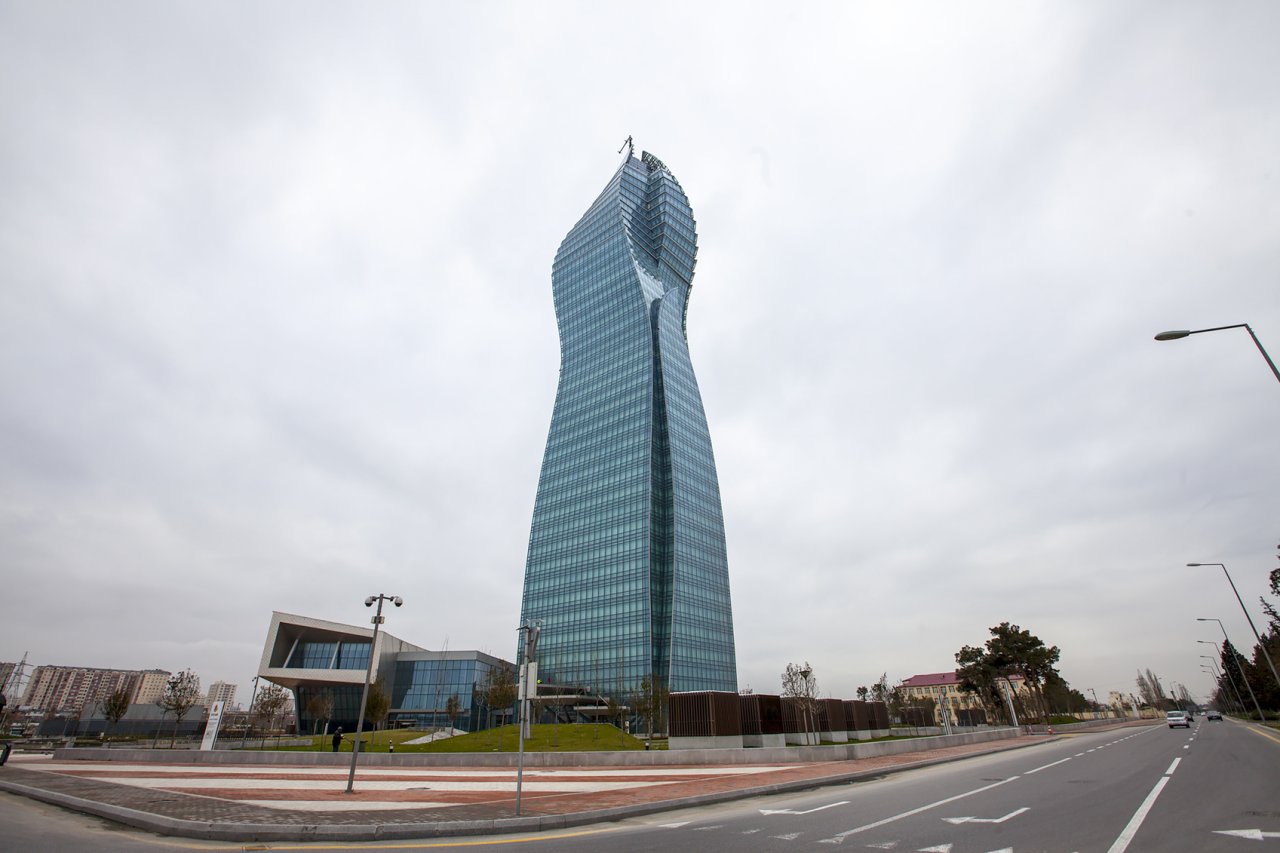 SOCAR Bakıdakı neft emalı zavodunun işini dayandırır - RƏSMİ