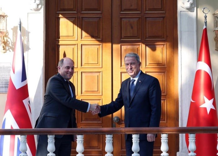 Hulusi Akar britaniyalı həmkarı ilə görüşdü